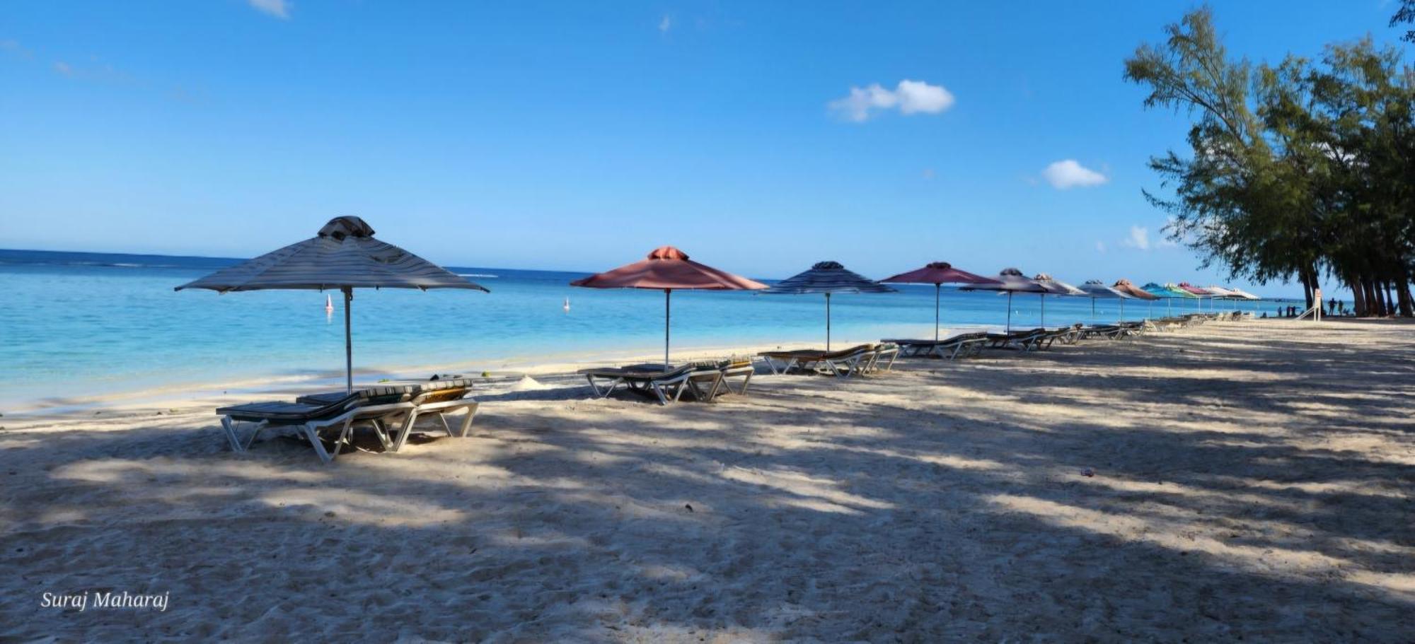 Driftwood Beach Apartment "Oasis In Paradise" Flic en Flac Экстерьер фото